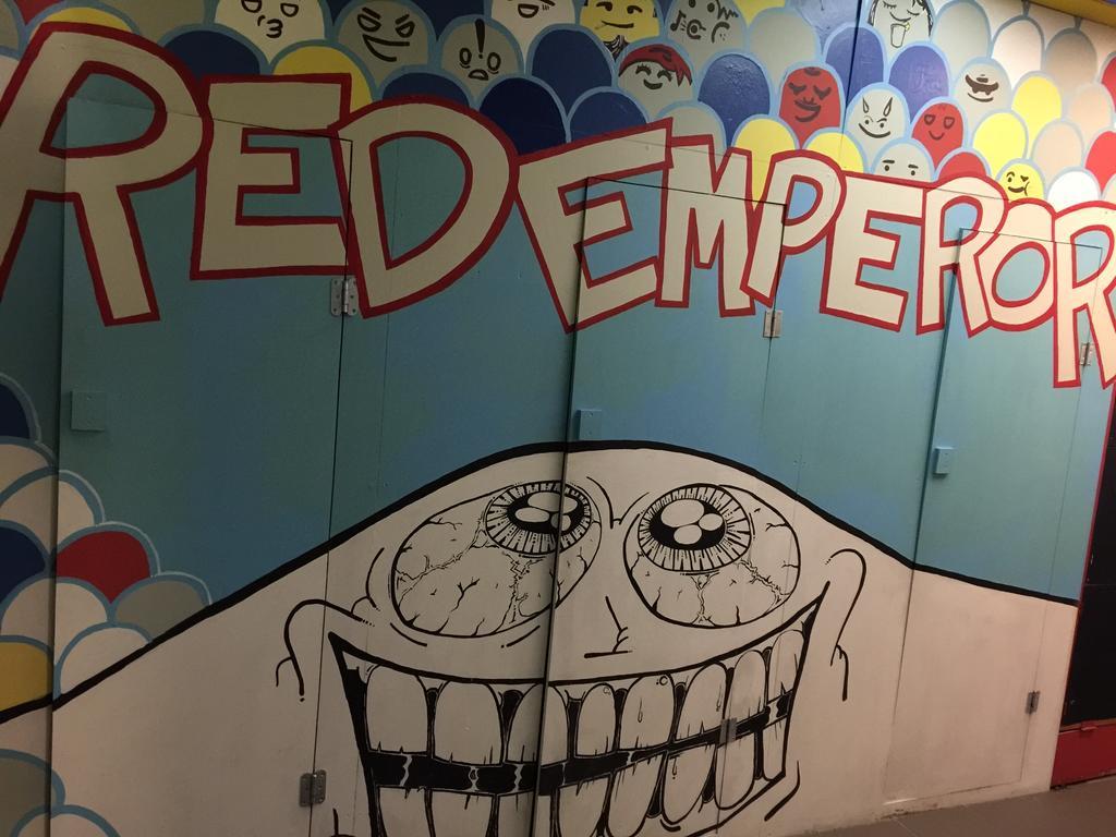 Red Emperor Hostel *