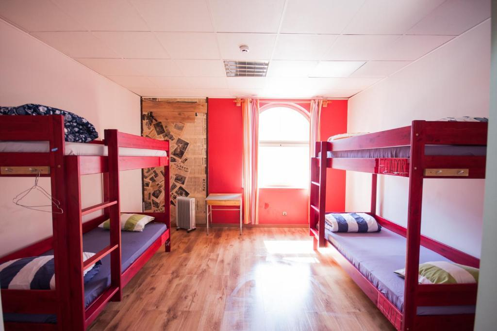 Hostel Red Emperor *