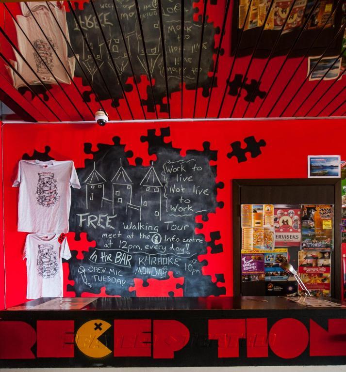 Hostel Red Emperor *