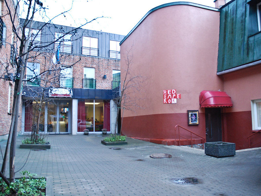 Red Emperor Hostel *