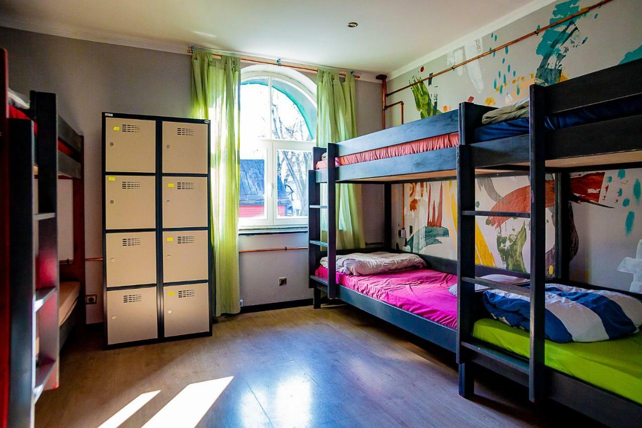 Red Emperor Hostel *