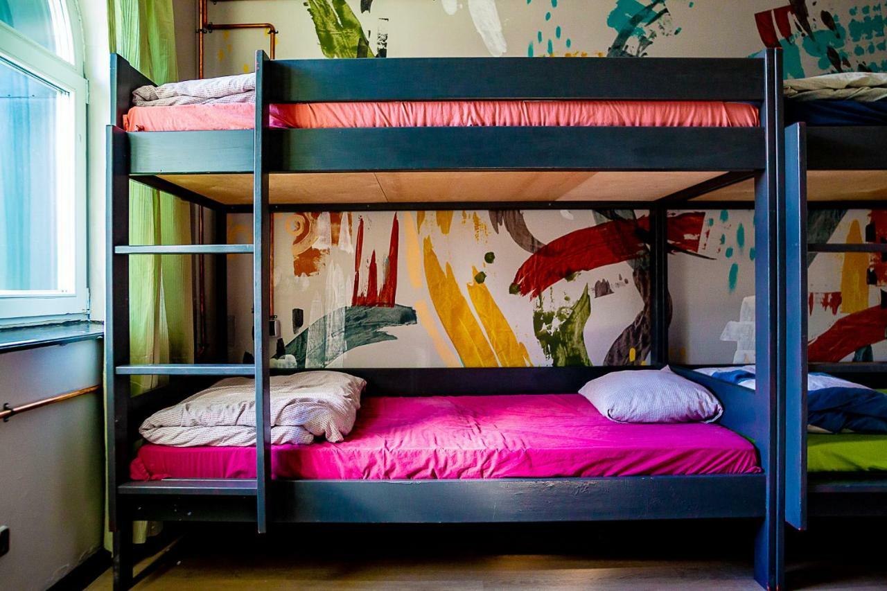 Red Emperor Hostel *